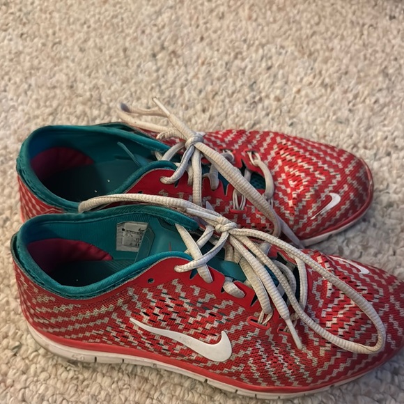 Nike Red and Teal Sneakers - Picture 2 of 4